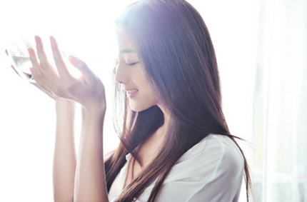 这三大星座女 情愿为爱堕落!