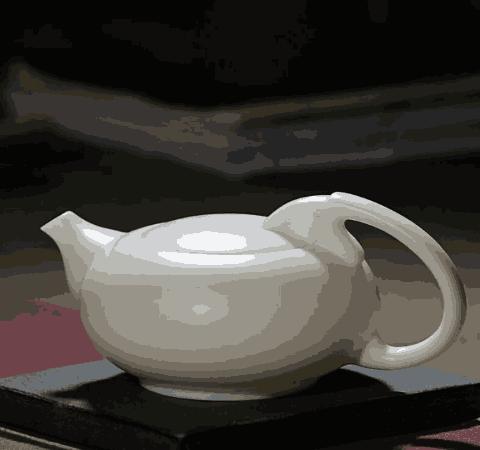爱情测试：4个茶壶，哪个里有水？秒测你会为爱情烧到多少度？准