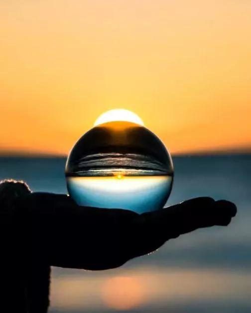心理测试:选择一个最灵的水晶球,测你跟TA真的合适吗?