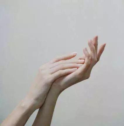心理测试:4只手,哪只是男生的?测你最近有没有逃不掉的桃花运