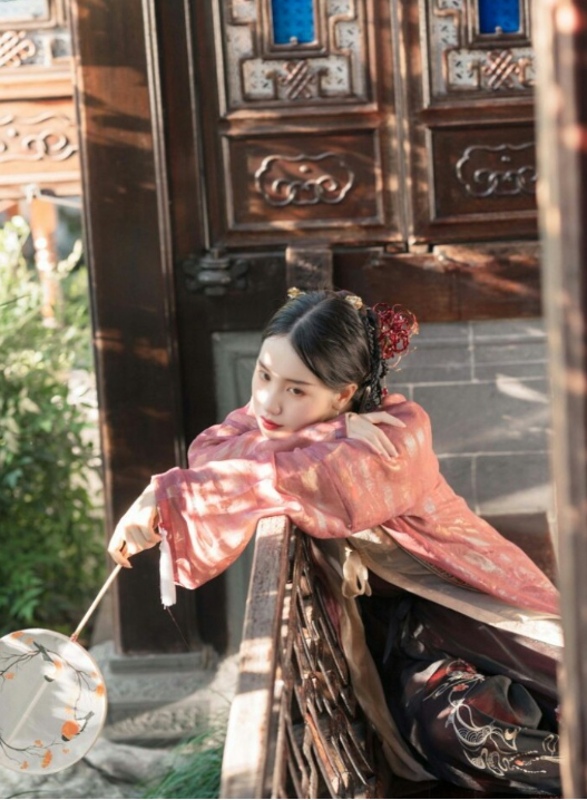 心理测试：4个古风美女，谁在愁思？测你的让步能换来对方理解吗
