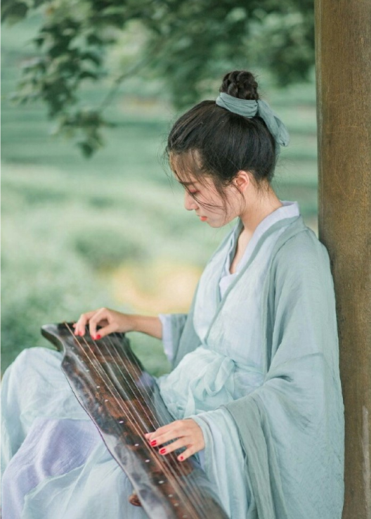 心理测试：4个古风美女，谁在愁思？测你的让步能换来对方理解吗