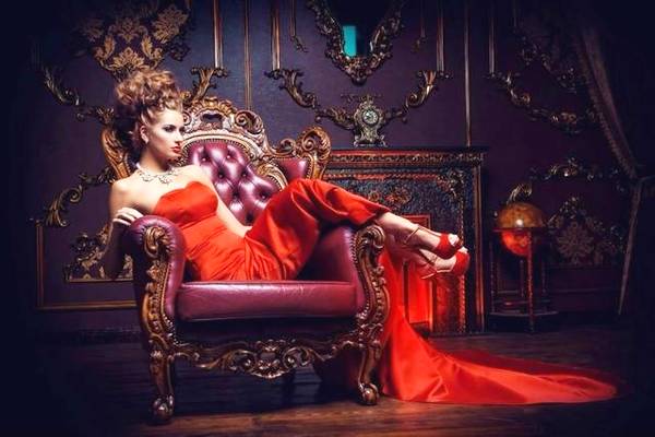 心理测试:哪个沙发上的女人很霸气,测在老公面前你是真女王吗