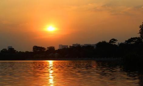 心理测试:你认为哪一个夕阳最美?测你到了50岁会享什么福