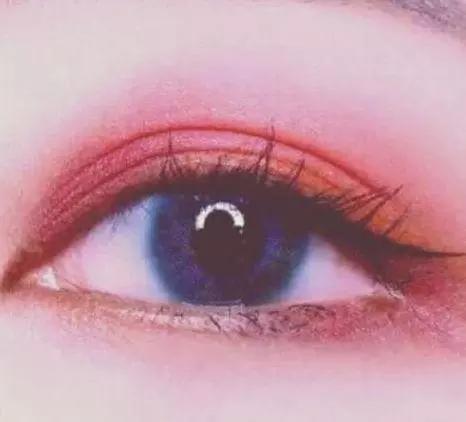 心理测试:4种创意眼妆,哪种最美?测你近期的桃花运有多旺?