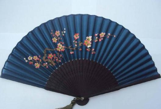 心理测试:挑选一把独特的古风扇,测一测你十月的财运好不好?
